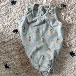 RYLEE+CRU pineapple bubble romper 0-3M